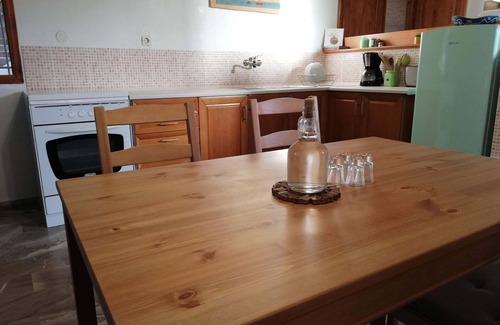 Papastavraiika Apartment | Alice House - Apartment with Yard