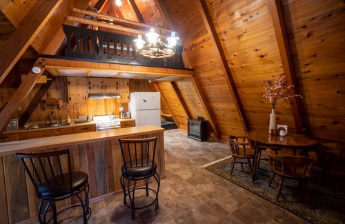 Klamath Lake Ski Chalet | Alice's Cottage in Rocky Point