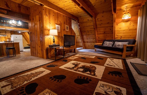 Klamath Lake Ski Chalet | Alice's Cottage in Rocky Point