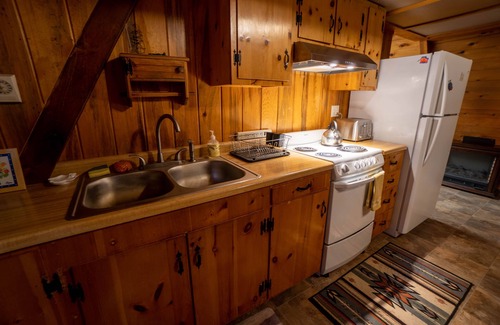 Klamath Lake Ski Chalet | Alice's Cottage in Rocky Point