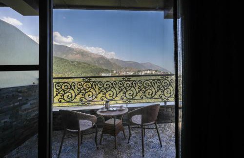 McLeod Ganj Hotel | Alivaa Hotel, McLeodganj With Best Dhauladhar View & Infinity Pool Sky Garden