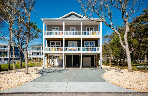 Yaupon Beach House | All Decked Out by Oak Island Accommodations