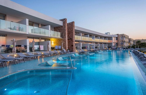 San Antonio Bay Resort | All inclusive two-bedroom suite and exclusive terrace with whirlpool in Ibiza