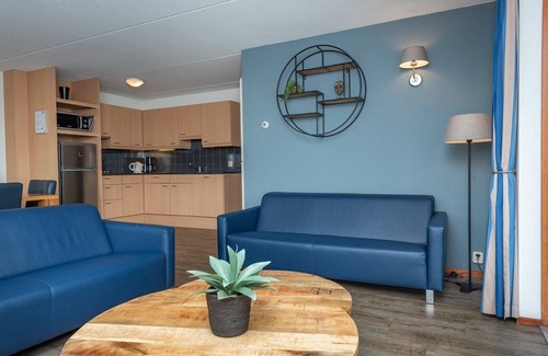 Biddinghuizen Cabin | All luxury you can imagine, including a private sauna? Book the Bungalow Royal, situated at the Veluwemeer or at the courtyard garden.