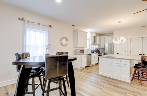 Savannah Victorian District Apartment | All-new apartment with central AC, washer/dryer, & central location