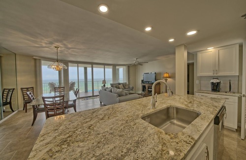Long Beach Condo | All Rms Ocean View 30A Chic Great Reviews New Mattress 5/25 Comp chairs on beach