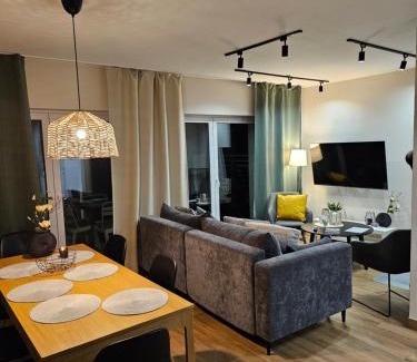 Lasowka Villa | All Season Klimatyzowany dom przy szlaku z prywatnym tarasem i widokiem na Góry Orlickie - Sudety Sauna&Jacuzzi, Skalne Miasto