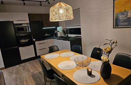 Lasowka Villa | All Season Klimatyzowany dom przy szlaku z prywatnym tarasem i widokiem na Góry Orlickie - Sudety Sauna&Jacuzzi, Skalne Miasto