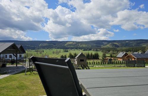 Lasowka Ski Chalet | All Season Sauna&Jacuzzi - klimatyzowane domki z widokiem na góry Kotlina Kłodzka 4km do Zieleniec SKI Arena