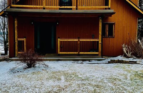 Laurentian Valley Cottage | ALL Season Waterfront Cottage with WIFI, BBQ, Beach & Boat Ramp