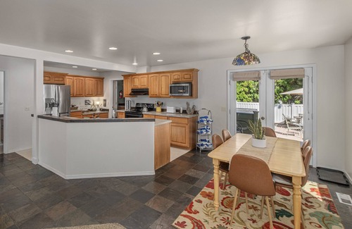 Leavenworth House | All Seasons Getaway 4 Bedroom Home by NW Comfy Cabins by RedAwning