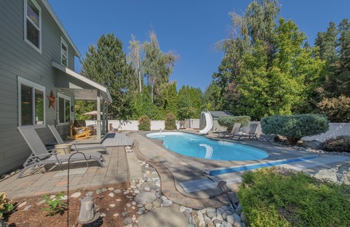 Leavenworth House | All Seasons Getaway 4 Bedroom Home by NW Comfy Cabins by RedAwning