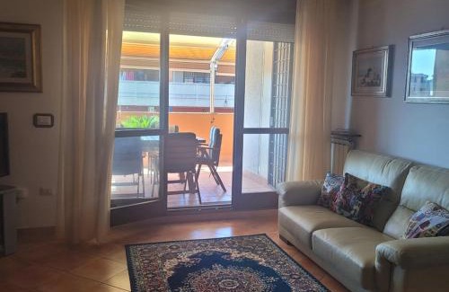 Zona XXXIII Acilia Sud Apartment | Alloggio per uso turistico ECM Giardino di Roma