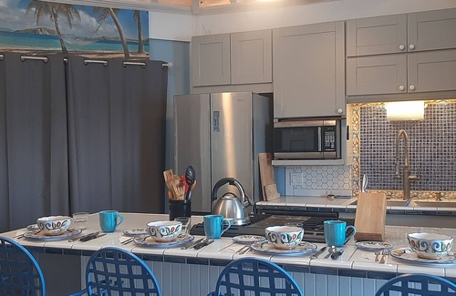 Estate Freemans Ground Cottage | "Almost beachfront " Snorkeling & Kayaks across the street. 2 Bed 2 Bath Cottage
