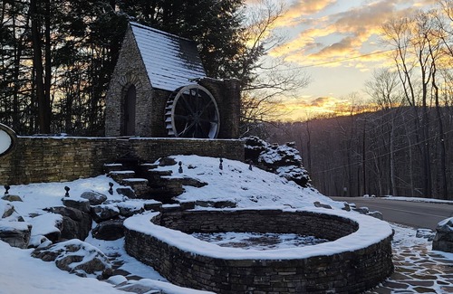 Rockwood Cabin | Almost Heaven! Minutes to Seven Springs.