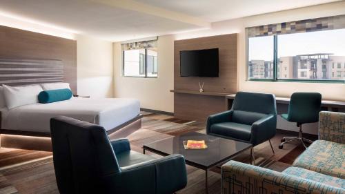 Entertainment District Hotel | Aloft Scottsdale