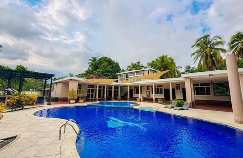 Pacific Coast Villa | Alojamiento Masagua Escuintla con Piscina y granja