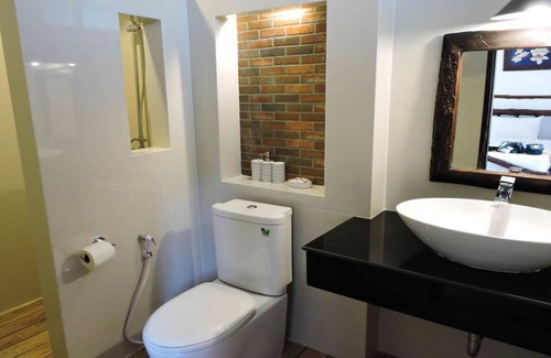 Khanom Hotel | Alongkot Beach Resort Khanom