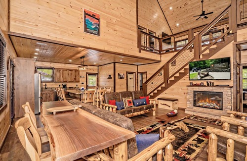 Wears Valley Cabin | ALongViewSplash: Pool, Mtn View, Pet-Friendly, Theater, Game Room, Hot Tub, WiFi