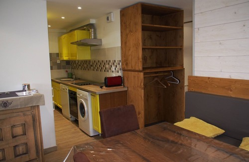 Eclose-Ouest Apartment | Alpe - d ’huez 3 Bedroom Apartment 70 m² Balcony Mountain View Garage