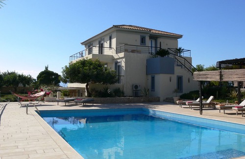Kilada Apartment | AlphaVilla – Relax in this quiet location with beautiful sea views. Welcome!