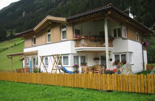 Sankt Leonhard im Pitztal Apartment | Alpina Appartement