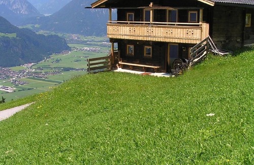 Holdernach House | Alpine hut with terrace and panoramic view