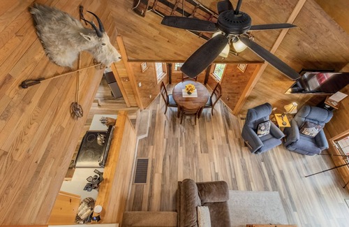 Leavenworth Cabin | Alpine Lake Escape On Fish Lake 3 Bedroom Home by NW Comfy Cabins by RedAwning