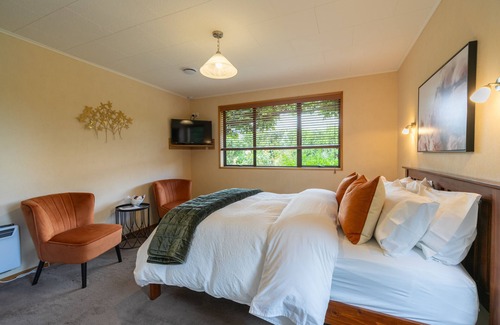Te Anau Bed & Breakfast | Alpine Rock B&B