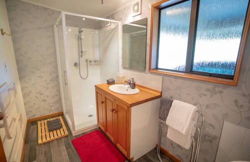 Te Anau Bed & Breakfast | Alpine Rock B&B