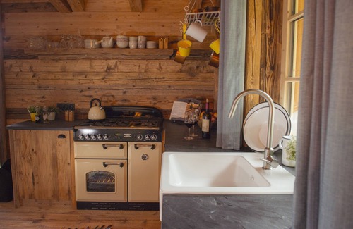 Elbigenalp Apartment | Alpine style mountain apartment Aui with a fantastic view of the mountains and the Lech Valley