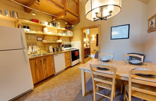 Mazama Cabin | Alpine View Cabin at Timberline Meadows in Mazama