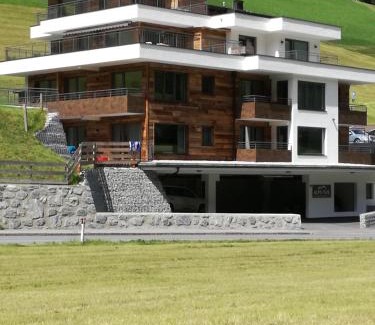 Juns Apartment | Alps Tux