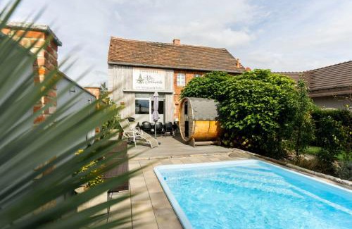 Geierswalde House | Alte Schmiede mit Sauna, Pool und Whirpool im Außenbereich schönstes Ferienhaus der Lausitz