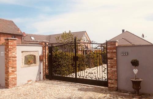 Geierswalde House | Alte Schmiede mit Sauna, Pool und Whirpool im Außenbereich schönstes Ferienhaus der Lausitz