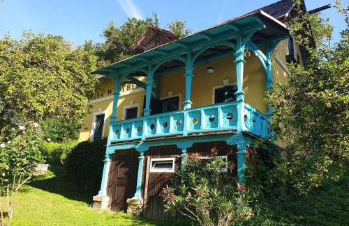 Maria Woerth Villa | Alte Villa 400m2 Seegrund nur für euch - old villa with 400m2 beach just for you