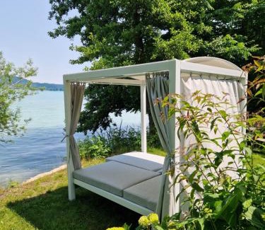 Maria Woerth Villa | Alte Villa 400m2 Seegrund nur für euch - old villa with 400m2 beach just for you