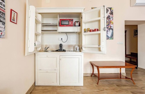 Funfhaus Hotel | Altwienerhof, a cozy and artistic apartment with excellent connections in Vienna