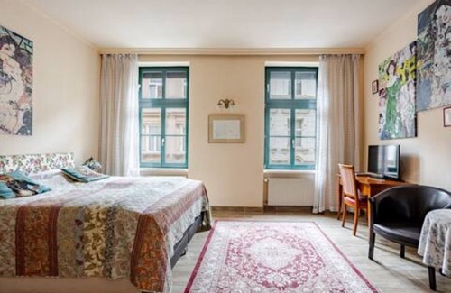 Funfhaus Hotel | Altwienerhof, a cozy and artistic apartment with excellent connections in Vienna