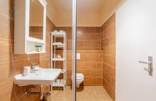 Funfhaus Hotel | Altwienerhof, a cozy and artistic apartment with excellent connections in Vienna