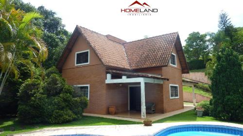 Ibiuna House | Alugo linda casa de campo perto de São Paulo com ótimo jardim, piscina e lareira.