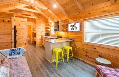 Bryan Cabin | Always a Great Idea To Unwind! Outdoor Pool, Close to Brazos County Expo Complex