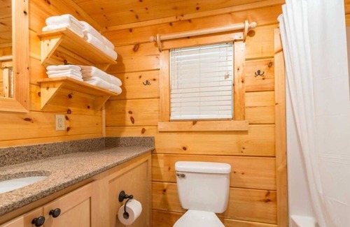 Bryan Cabin | Always a Great Idea To Unwind! Outdoor Pool, Close to Brazos County Expo Complex
