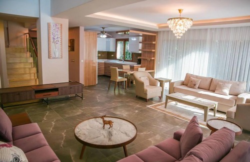 Kusadasi Villa | Alzuharia 5+1 özel havuzlu private villa