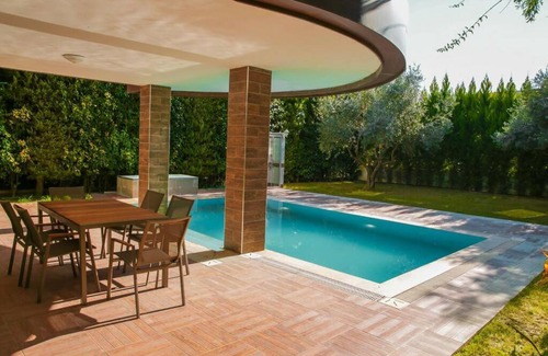 Kusadasi Villa | Alzuharia 5+1 özel havuzlu private villa