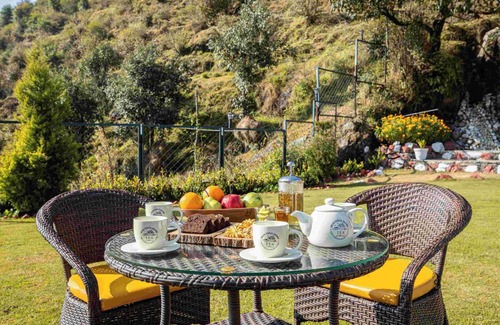 Kempty Range Villa | amã Stays & Trails Barefoot Bungalow, Dhanaulti