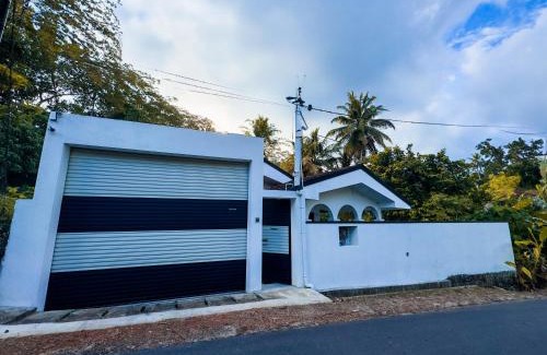 Weligama House | Amagee nature resort weligama -2 Ac 1 non Ac rooms