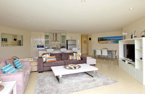 Terrigal Apartment | AMALFI #7 | Short walk to beach, shops and cafes, WIFI | By Accom Holidays