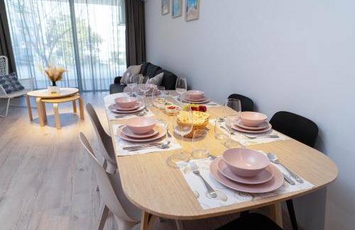 Eforie Nord Apartment | Amaris Aparthotel, Situat pe Faleza din Eforie Nord, La 2 Pași de Plajă, Apartamente Complet Utilate