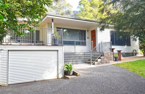 Halls Gap House | Amaroo Retreat Halls Gap, Free unlimited WIFI.